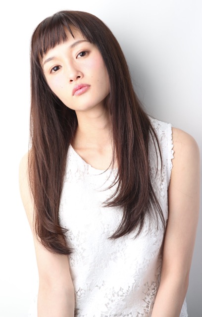 梅雨時期にオススメのストレートパーマは伊東の美容室サンタランドでかけてみませんか？